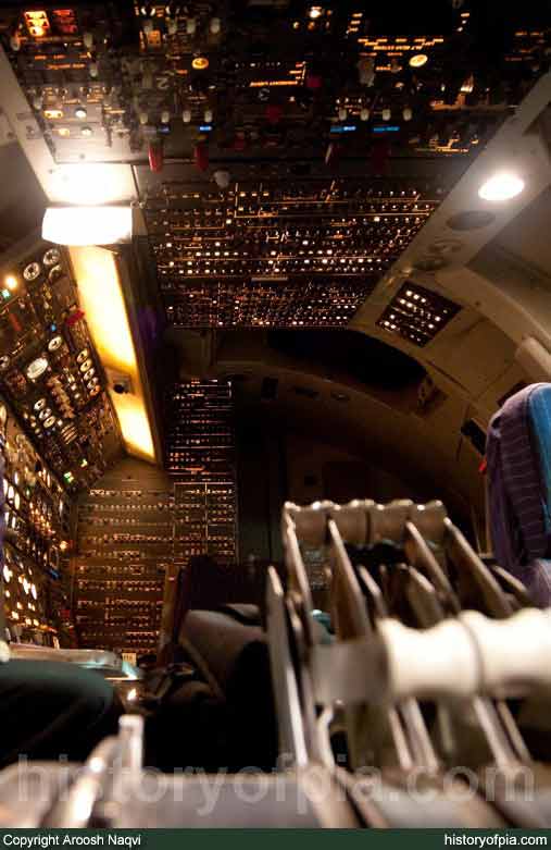 PIA Boeing 747-367
