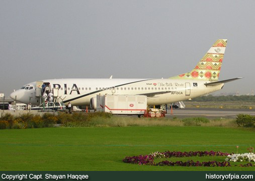 PIA Boeing 737-340