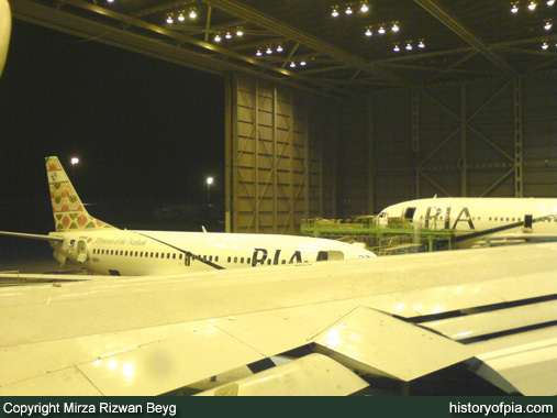PIA Boeing 737-33A