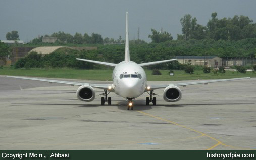 PIA Boeing 737-33A