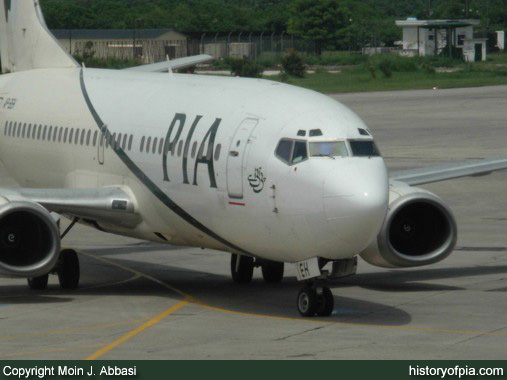 PIA Boeing 737-33A