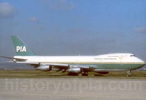 PIA Boeing 747-240B (SCD) postcard