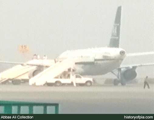 PIA Airbus A320-214