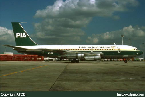 PIA Boeing 720-040B