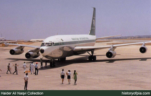 PIA Boeing 720-040B