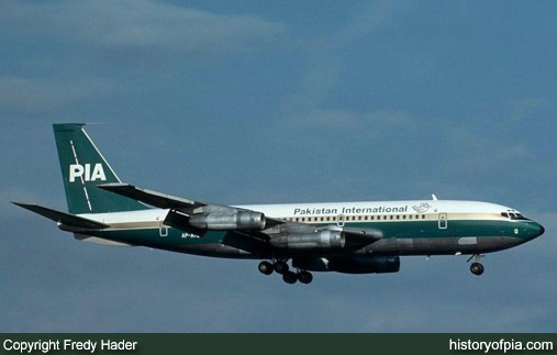 PIA Boeing 720-040B