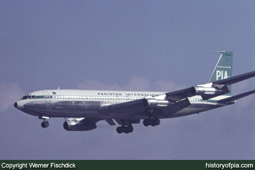 PIA Boeing 707-340C