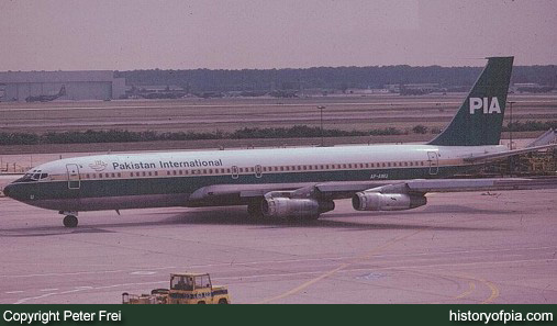 PIA Boeing 707-373C