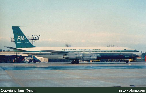 PIA Boeing 707-340C