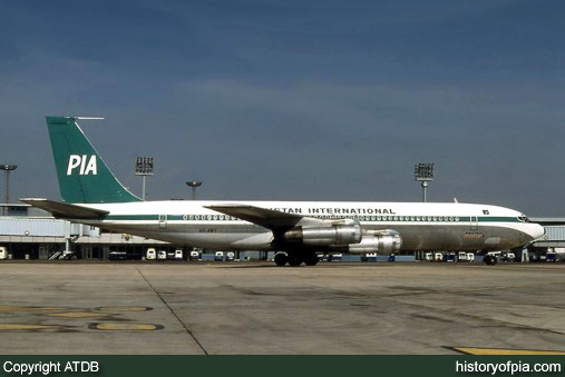 PIA Boeing 707-340C