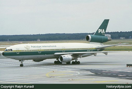 PIA McDonnell Douglas DC-10-30