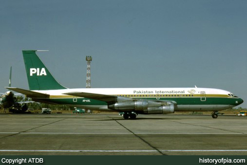 PIA Boeing 720-047B