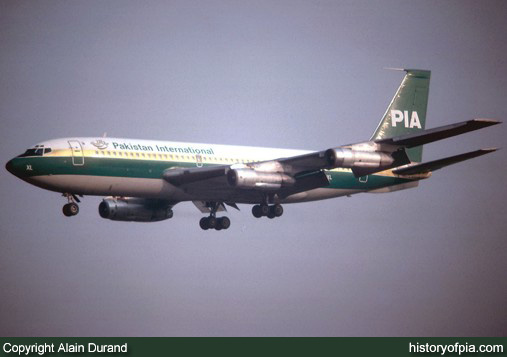 PIA Boeing 720-047B