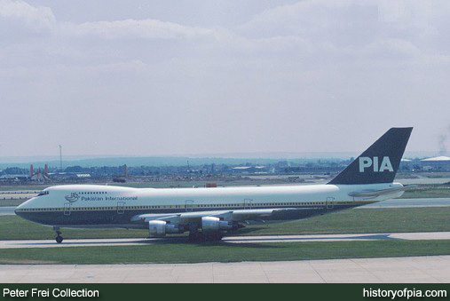 PIA Boeing 747-282B