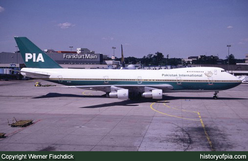 PIA Boeing 747-282B