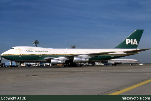 PIA Boeing 747-282B