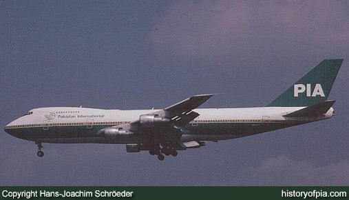 PIA Boeing 747-282B