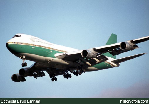 PIA Boeing 747-282B
