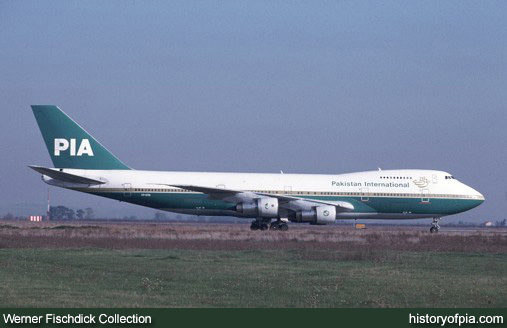 PIA Boeing 747-282B