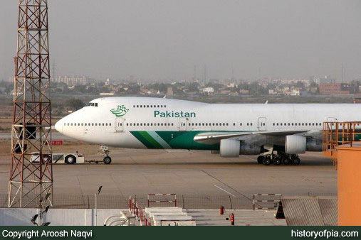 PIA Boeing 747-282B