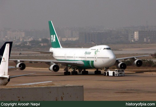 PIA Boeing 747-282B