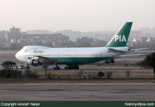 PIA Boeing 747-282B