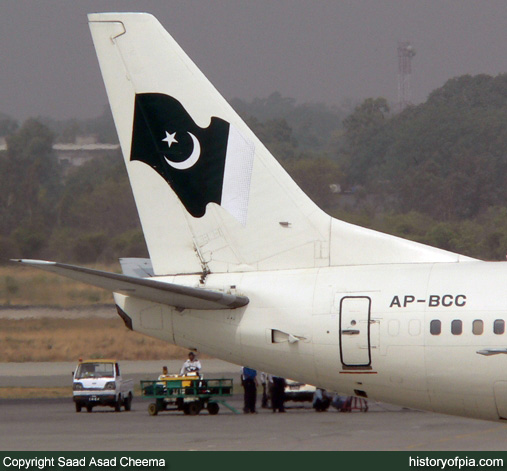 PIA Boeing 737-340