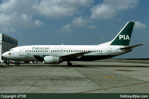 PIA Boeing 737-340