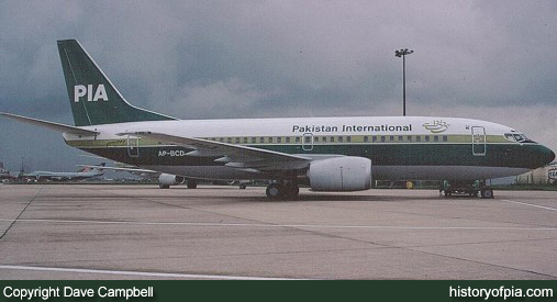 PIA Boeing 737-340