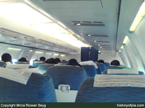 PIA Boeing 737-340