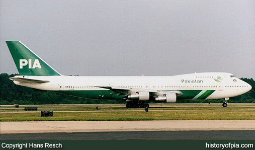 PIA Boeing 747-217B