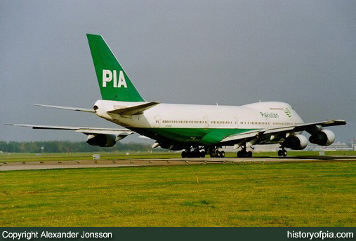 PIA Boeing 747-217B