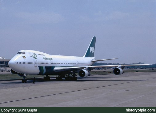 PIA Boeing 747-217B