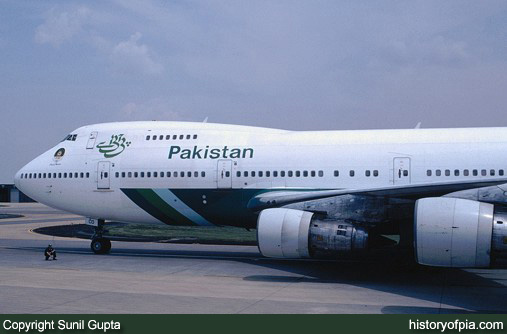 PIA Boeing 747-217B