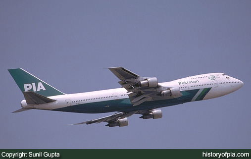 PIA Boeing 747-217B