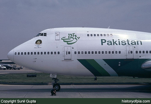 PIA Boeing 747-217B