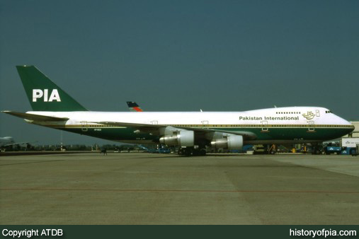 PIA Boeing 747-217B