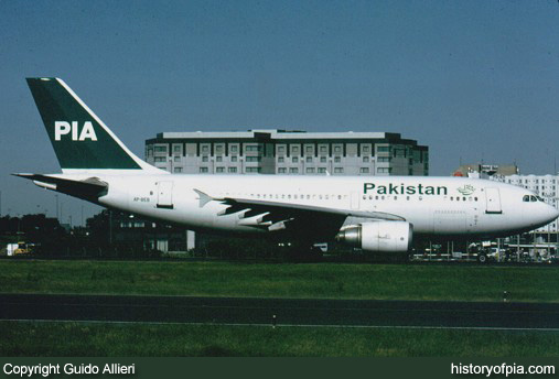 PIA Airbus A310-308