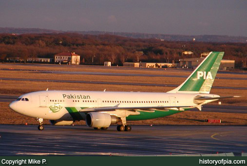 PIA Airbus A310-308