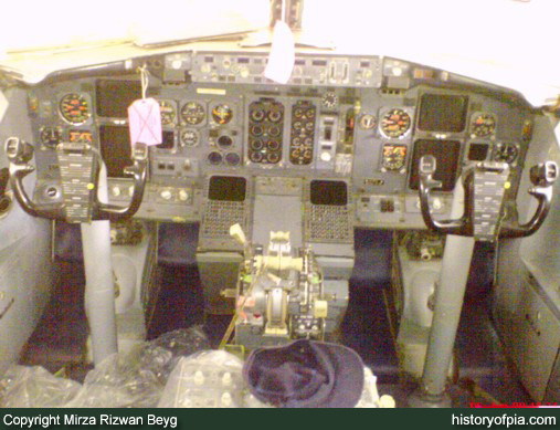 PIA Boeing 737-33A