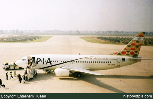 PIA Boeing 737-33A