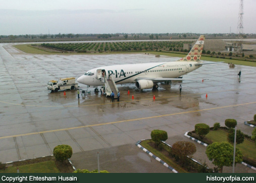 PIA Boeing 737-33A