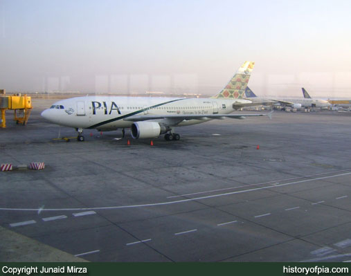 PIA Airbus A310-308