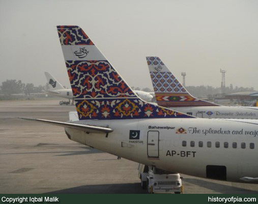 PIA Boeing 737-340