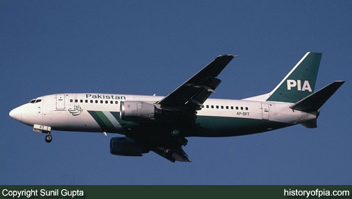 PIA Boeing 737-340