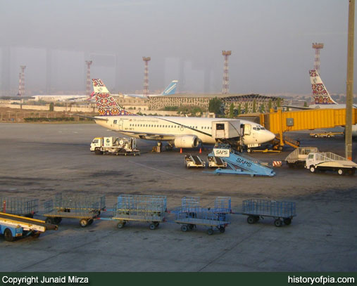 PIA Boeing 737-340
