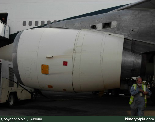 PIA Boeing 747-367
