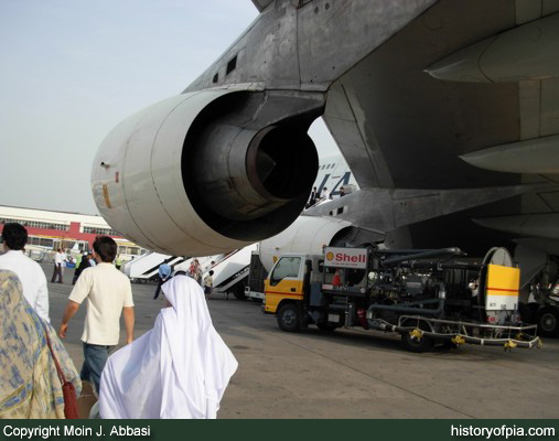 PIA Boeing 747-367