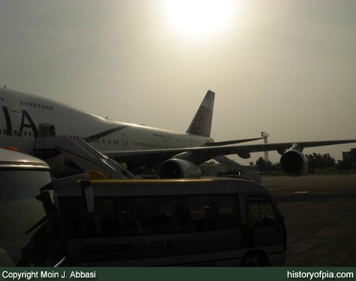PIA Boeing 747-367