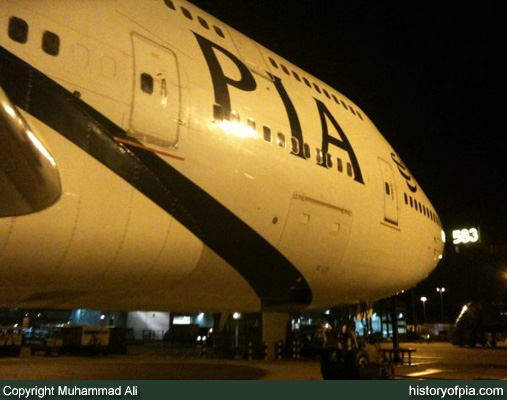 PIA Boeing 747-367